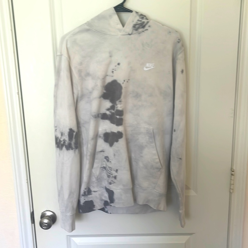 Nike gray and white hoodie